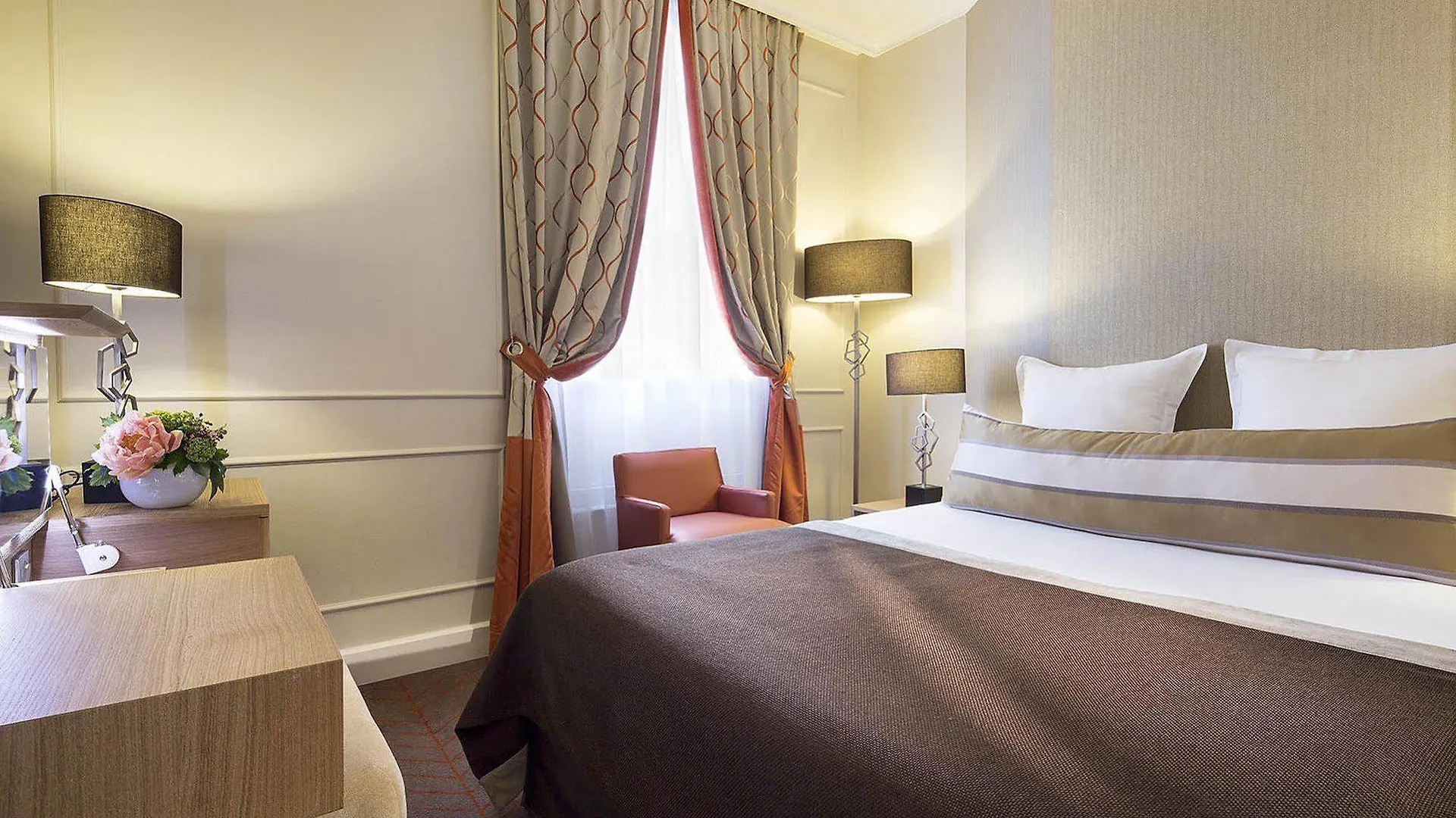 Hotel Galileo Champs Elysees Paris 4*,